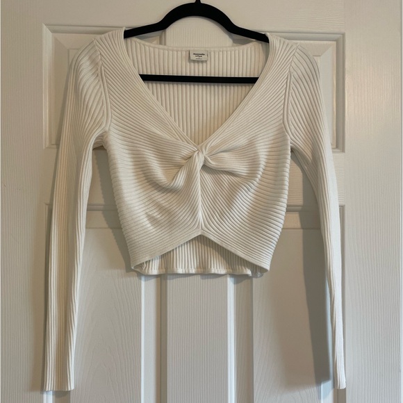 Abercrombie Cropped Cream Long Sleeve Twist Waist Sweater - Picture 4 of 6